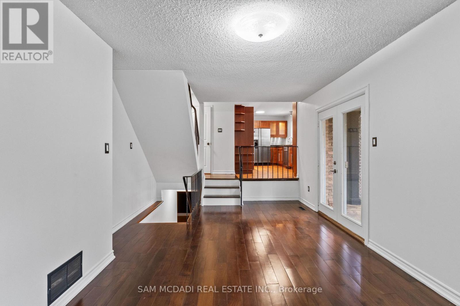 6085 Starfield Crescent, Mississauga, Ontario  L5N 1X2 - Photo 15 - W12905732