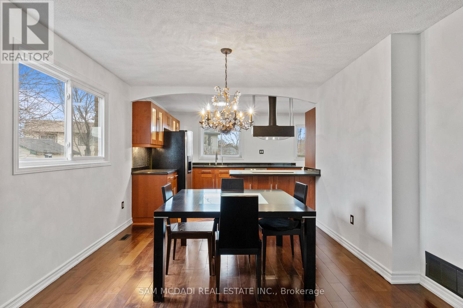 6085 Starfield Crescent, Mississauga, Ontario  L5N 1X2 - Photo 5 - W12905732