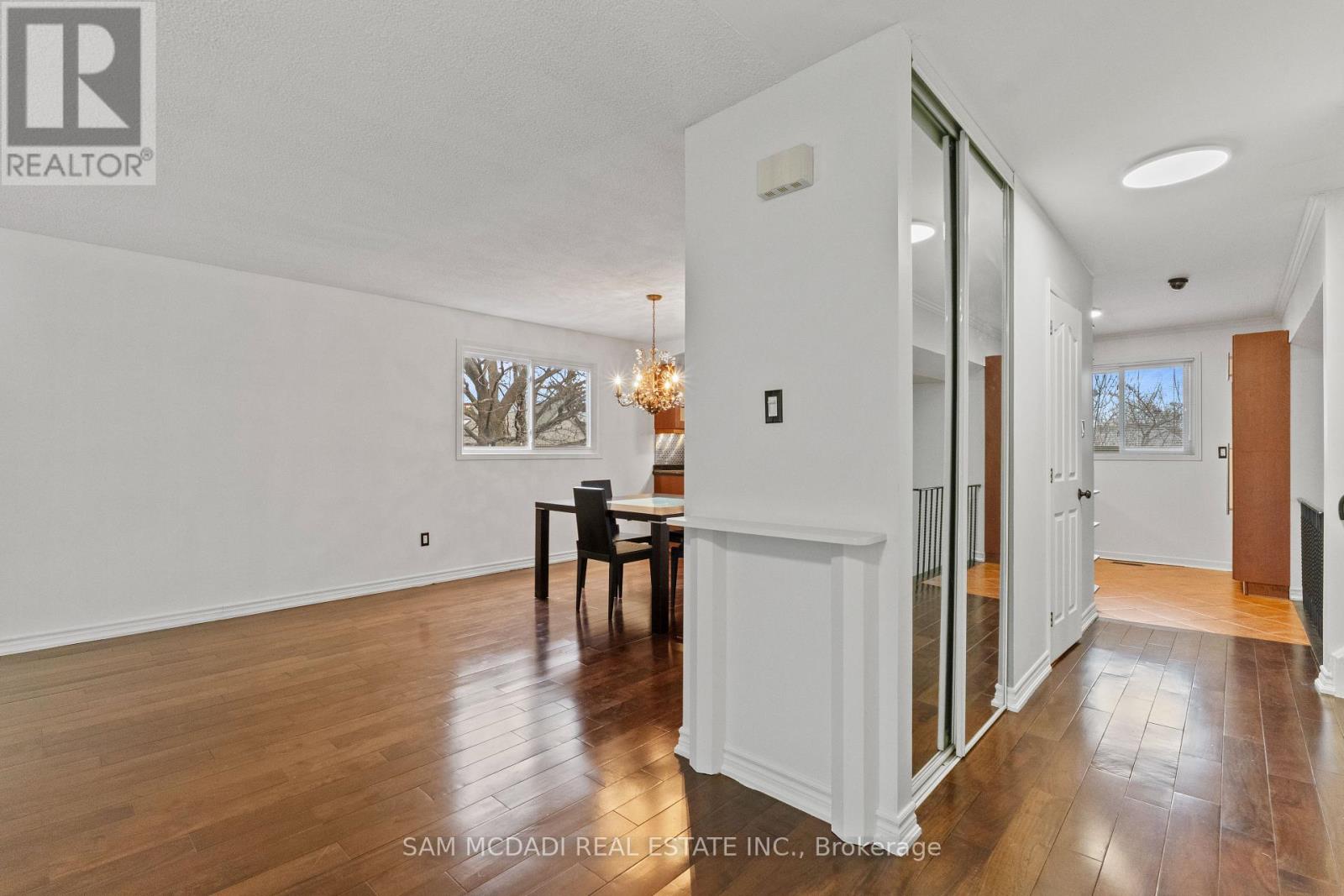 6085 Starfield Crescent, Mississauga, Ontario  L5N 1X2 - Photo 6 - W12905732