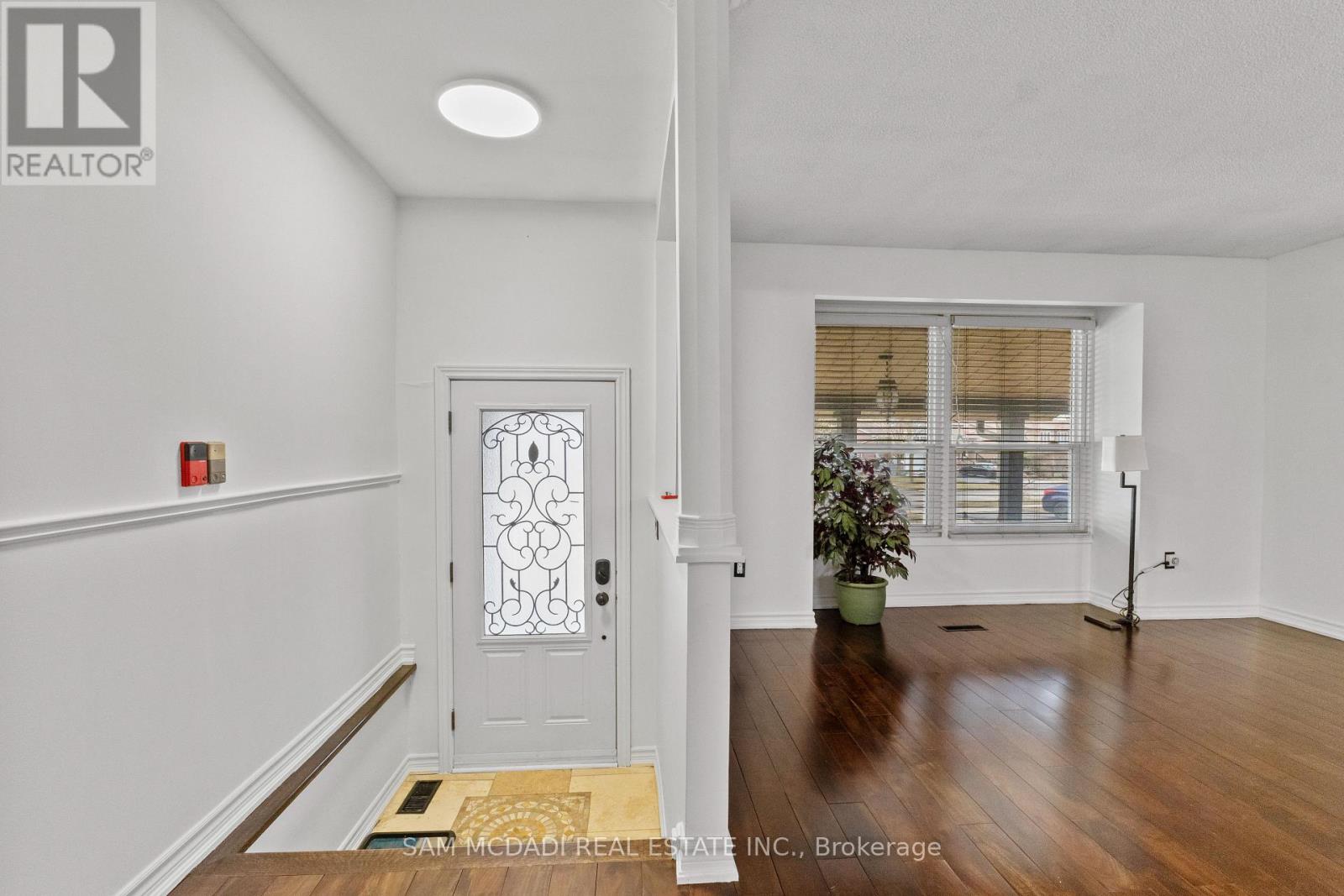 6085 Starfield Crescent, Mississauga, Ontario  L5N 1X2 - Photo 7 - W12905732