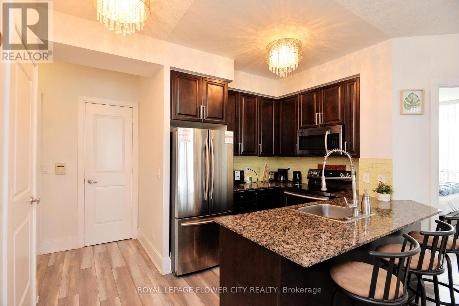 1902 - 330 Burnhamthorpe Road W, Mississauga, Ontario  L5B 0E1 - Photo 13 - W12905752