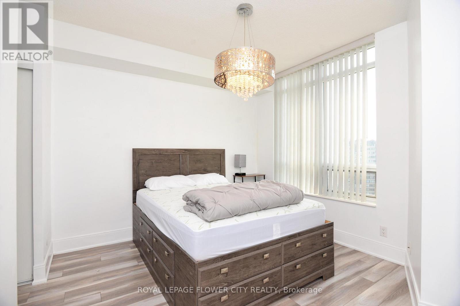 1902 - 330 Burnhamthorpe Road W, Mississauga, Ontario  L5B 0E1 - Photo 17 - W12905752