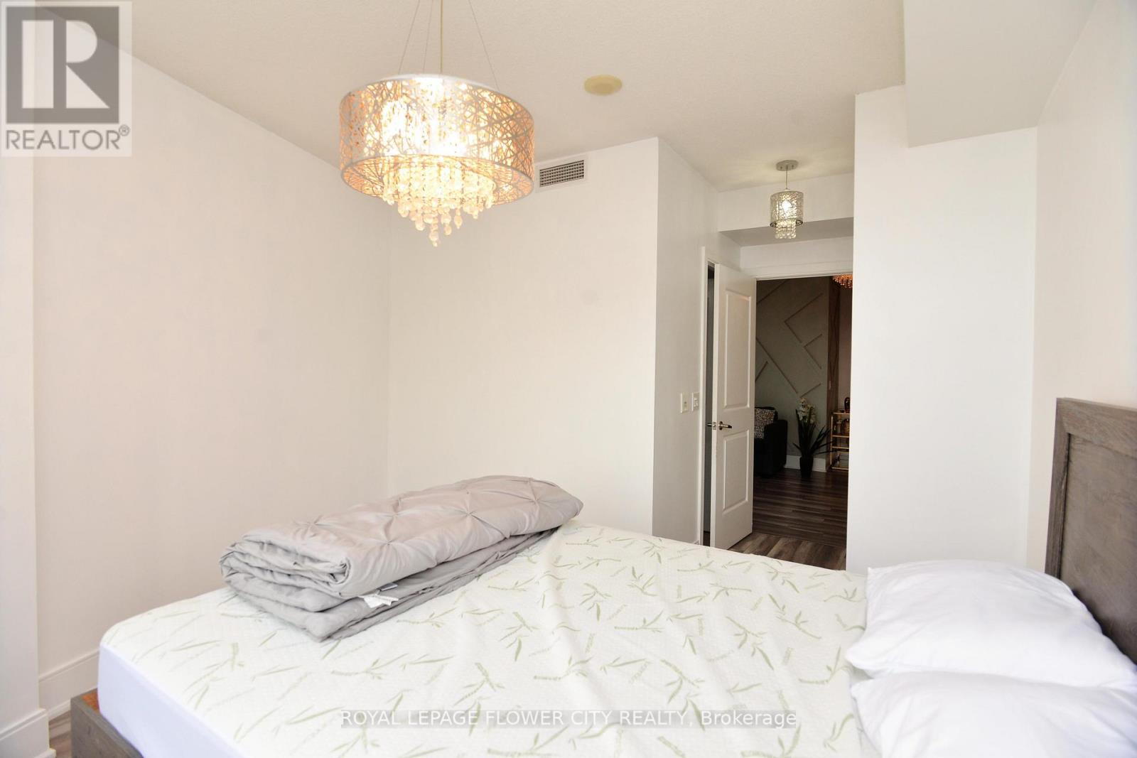 1902 - 330 Burnhamthorpe Road W, Mississauga, Ontario  L5B 0E1 - Photo 18 - W12905752