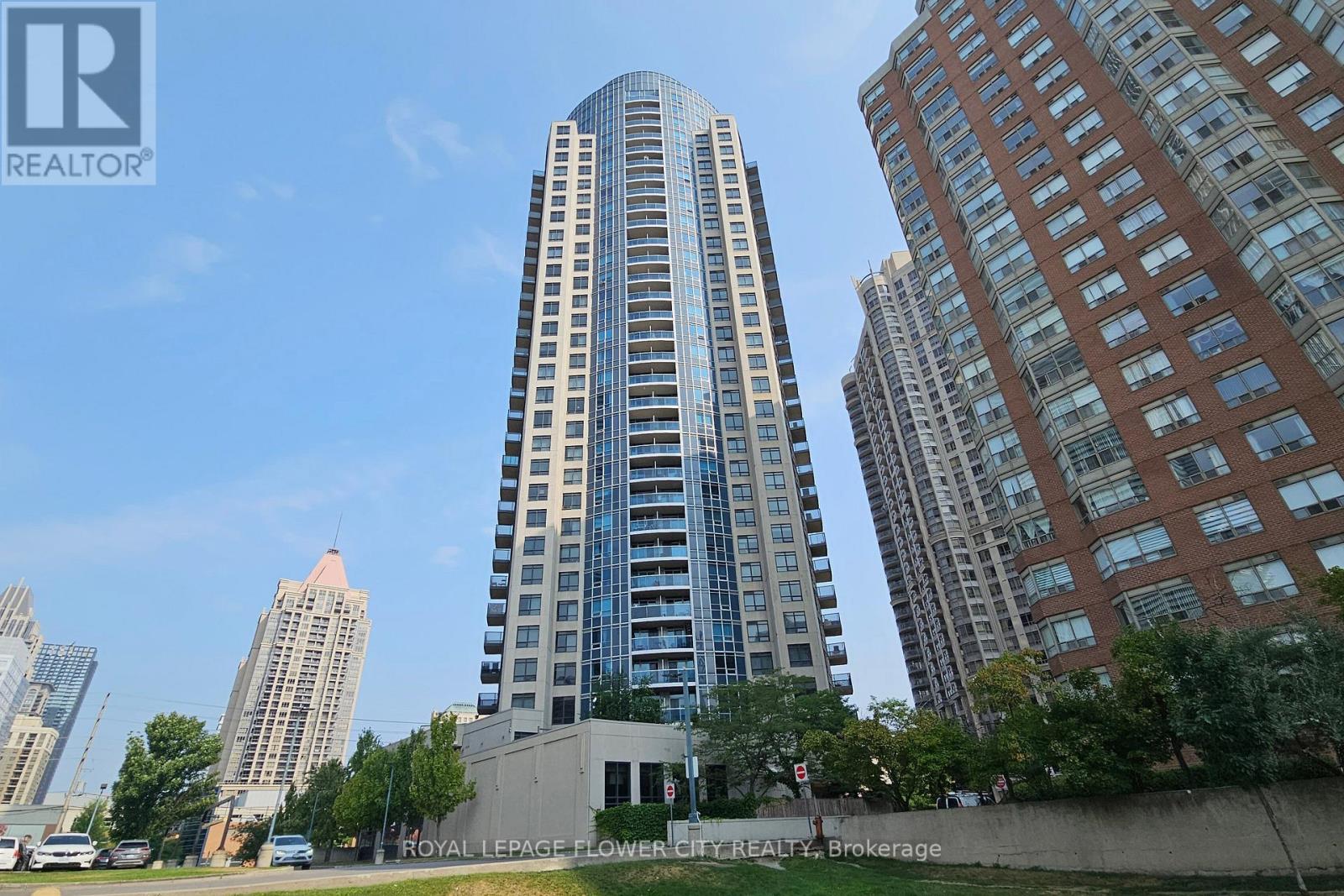 1902 - 330 Burnhamthorpe Road W, Mississauga, Ontario  L5B 0E1 - Photo 2 - W12905752