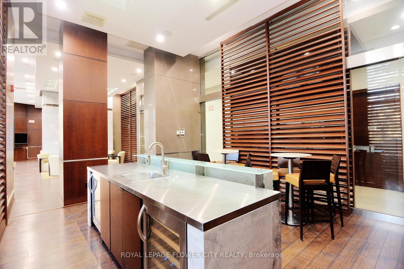 1902 - 330 Burnhamthorpe Road W, Mississauga, Ontario  L5B 0E1 - Photo 35 - W12905752