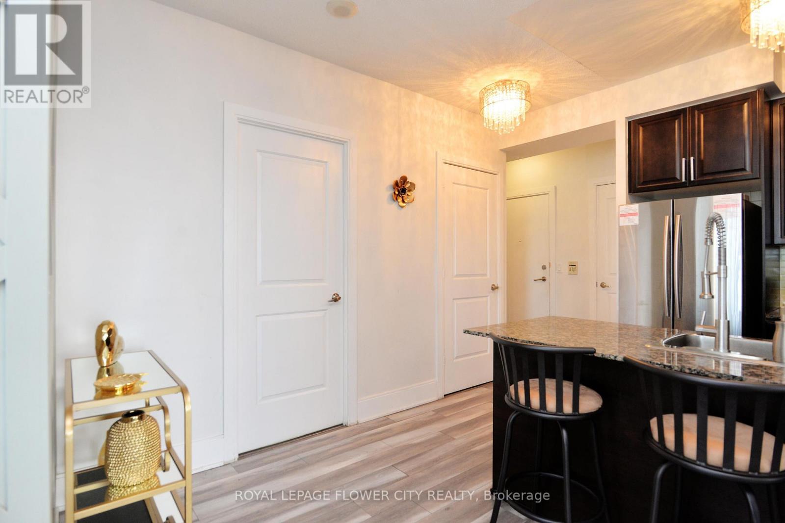 1902 - 330 Burnhamthorpe Road W, Mississauga, Ontario  L5B 0E1 - Photo 7 - W12905752