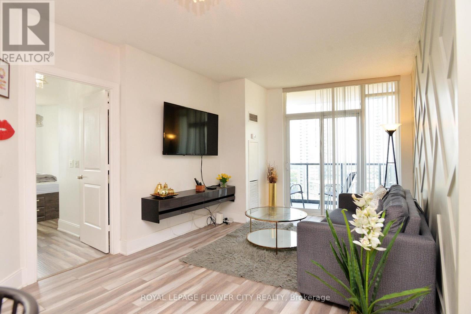 1902 - 330 Burnhamthorpe Road W, Mississauga, Ontario  L5B 0E1 - Photo 8 - W12905752