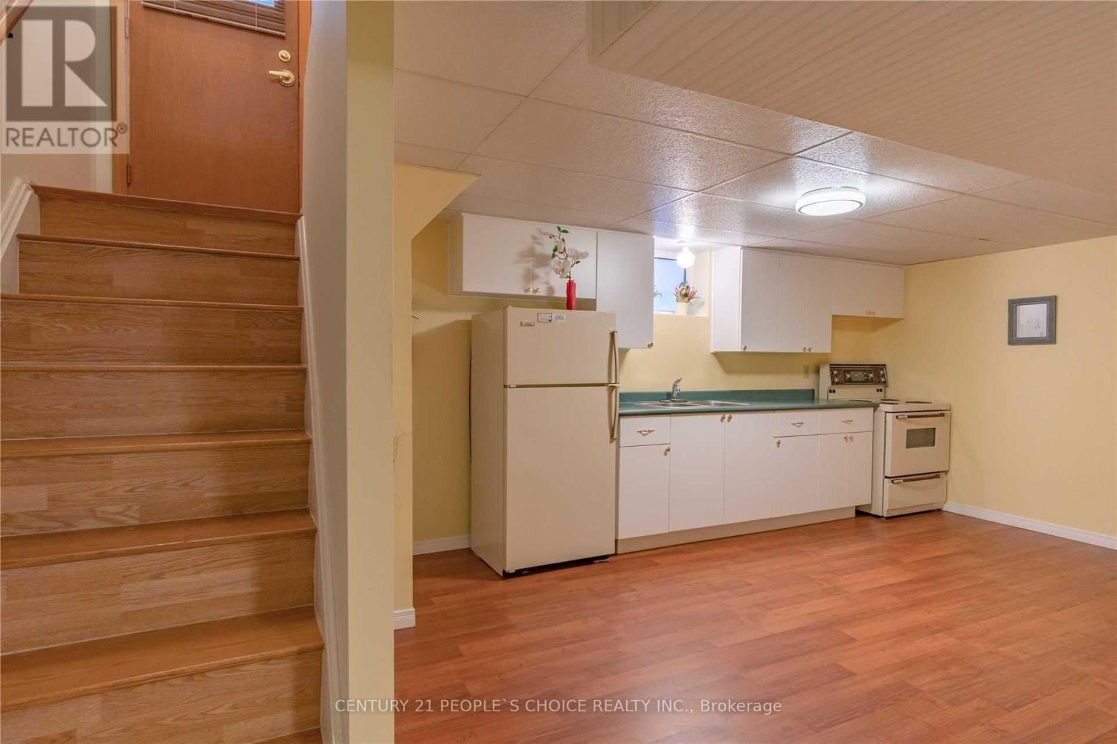 25 Darlington Drive, Hamilton, Ontario  L9C 2L8 - Photo 14 - X12905736