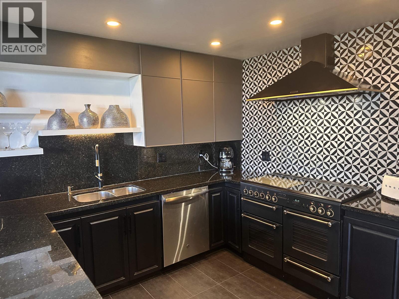 1306 33 Chesterfield Place, North Vancouver, British Columbia  V7M 3K4 - Photo 11 - R3091240