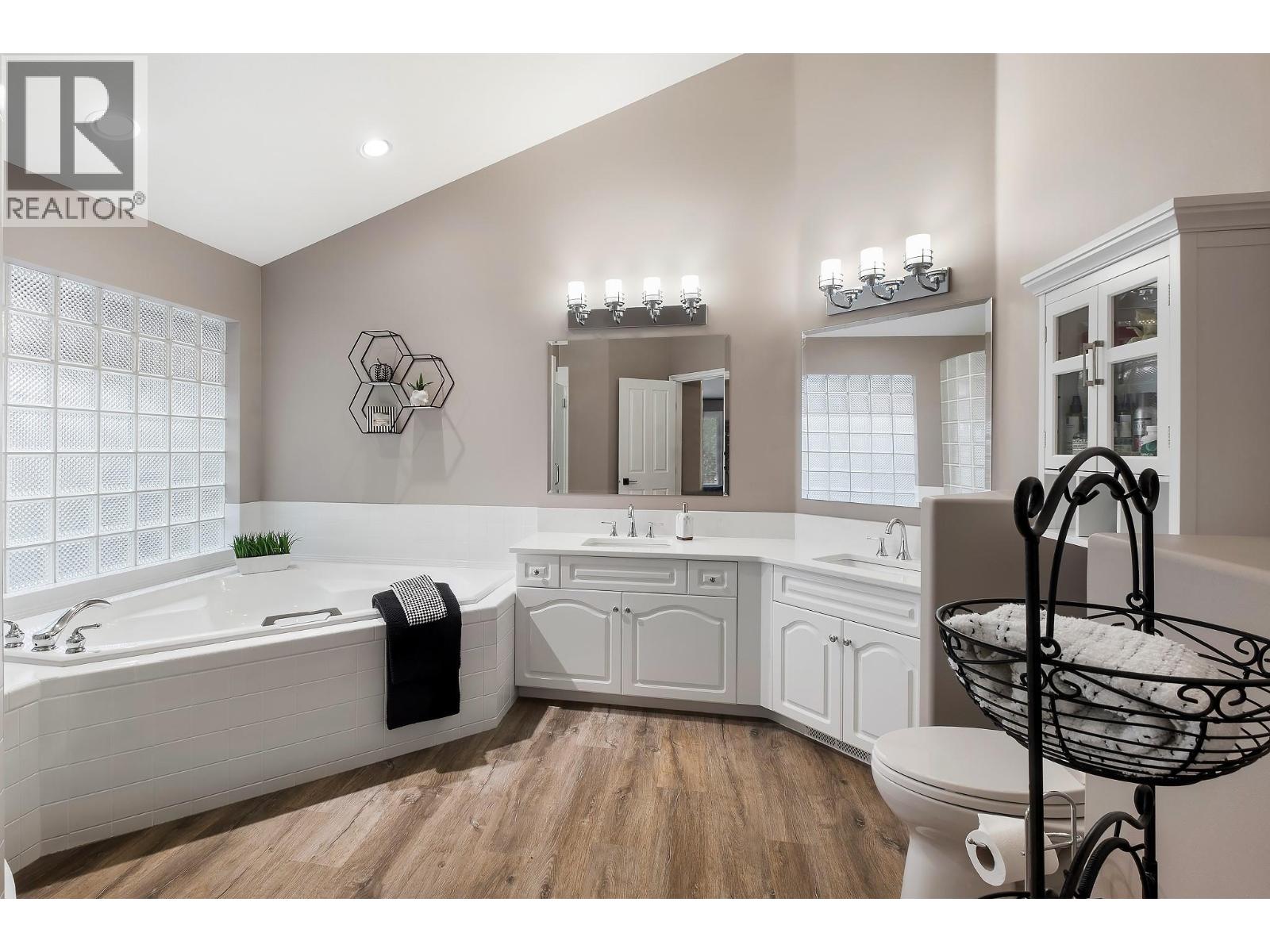 3907 Gallaghers Circle, Kelowna, British Columbia  V1W 3Z9 - Photo 23 - 10376125