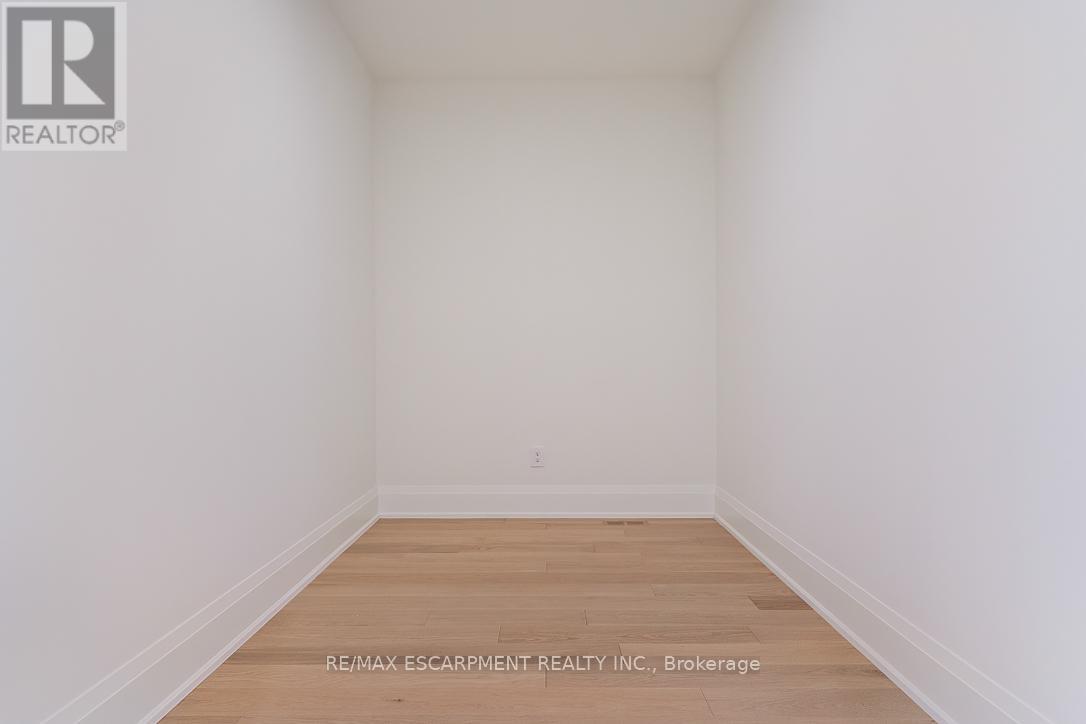 2354 Eighth Line, Oakville, Ontario  L6H 7E6 - Photo 35 - W12905772