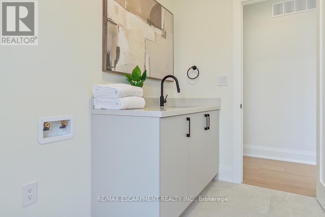 2354 Eighth Line, Oakville, Ontario  L6H 7E6 - Photo 48 - W12905772