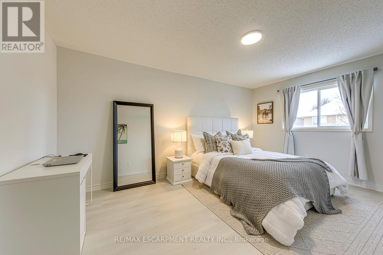 2468 Newcastle Crescent, Oakville, Ontario  L6M 4P3 - Photo 22 - W12905794