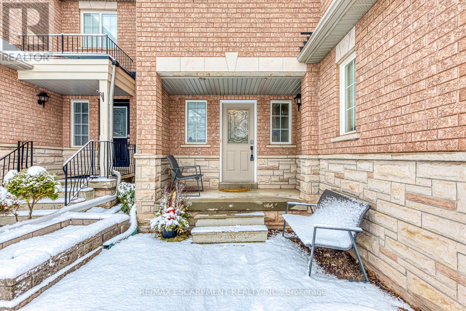 2468 Newcastle Crescent, Oakville, Ontario  L6M 4P3 - Photo 4 - W12905794