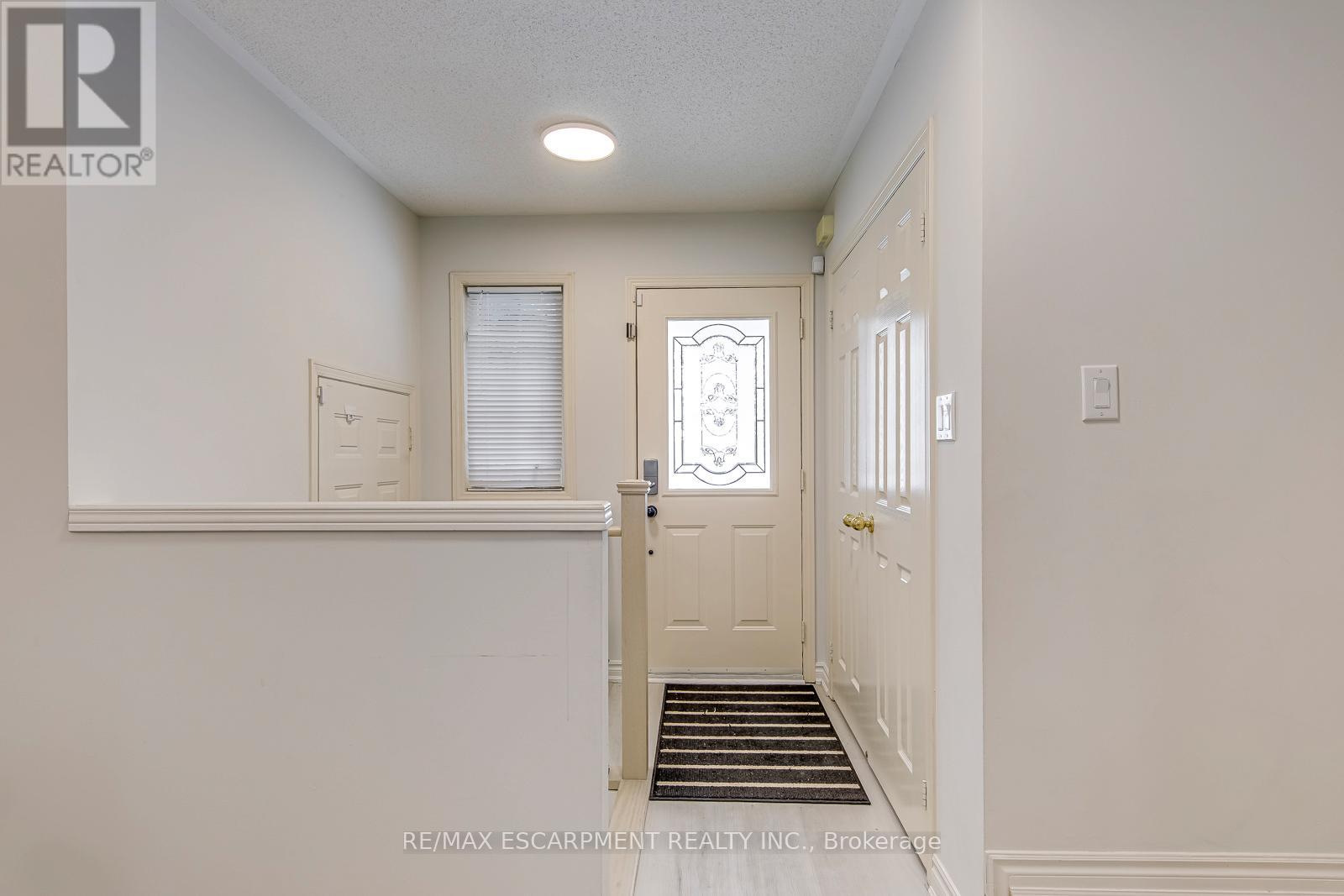 2468 Newcastle Crescent, Oakville, Ontario  L6M 4P3 - Photo 5 - W12905794