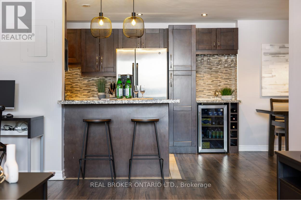 111 - 6720 Glen Erin Drive, Mississauga, Ontario L5N 3K8 - Photo 2 - W12899714