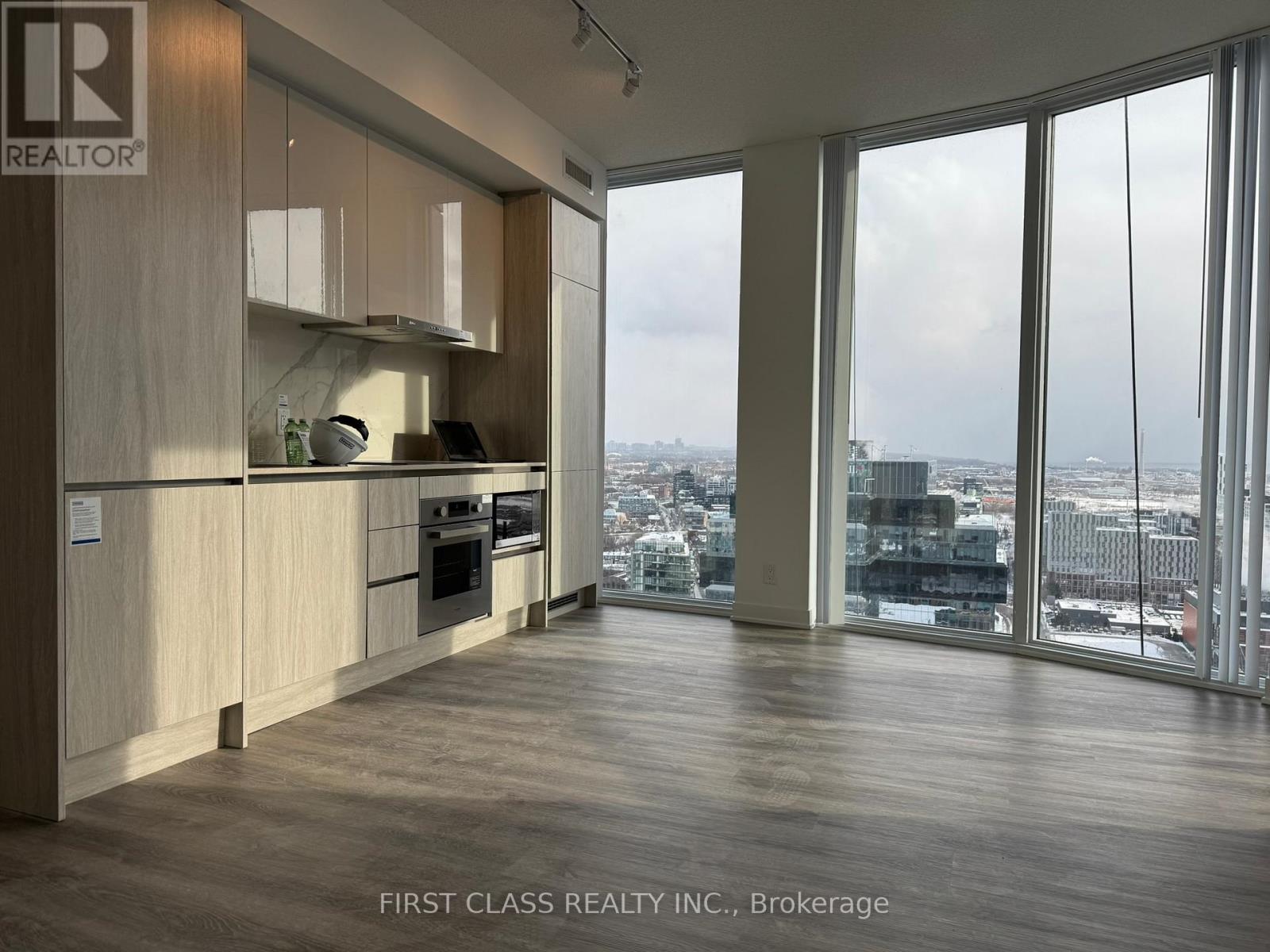 3306 - 180 Front Street E, Toronto, Ontario  M5A 0A9 - Photo 2 - C12905808