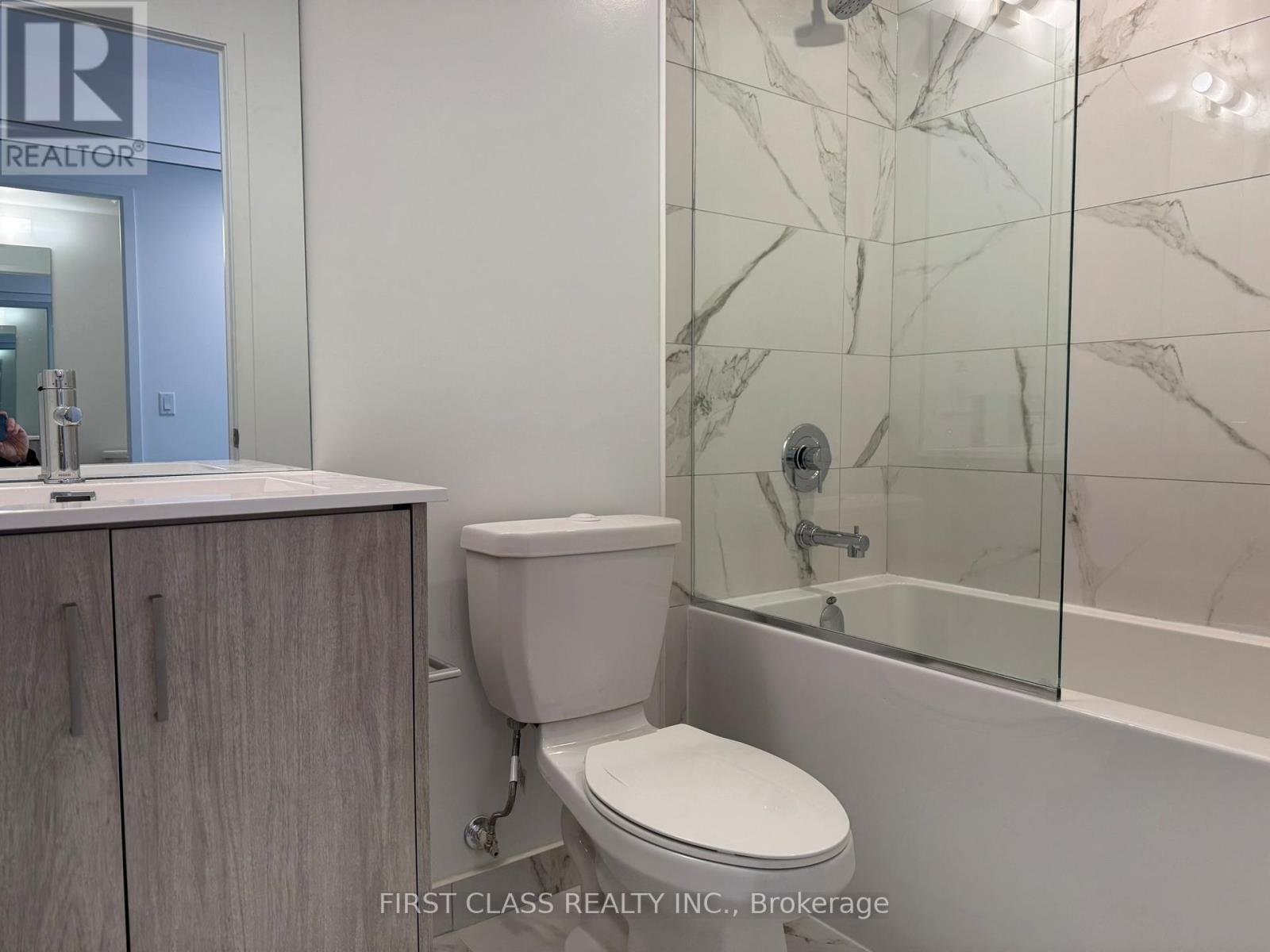 3306 - 180 Front Street E, Toronto, Ontario  M5A 0A9 - Photo 6 - C12905808