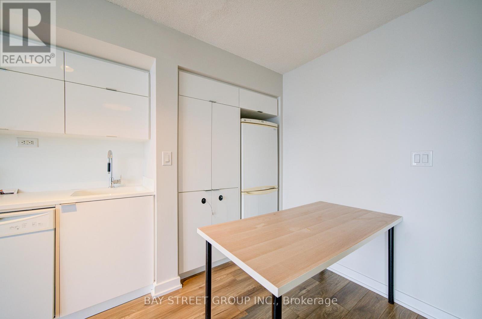 2315 - 21 Iceboat Terrace, Toronto, Ontario  M5V 4B2 - Photo 19 - C12905818