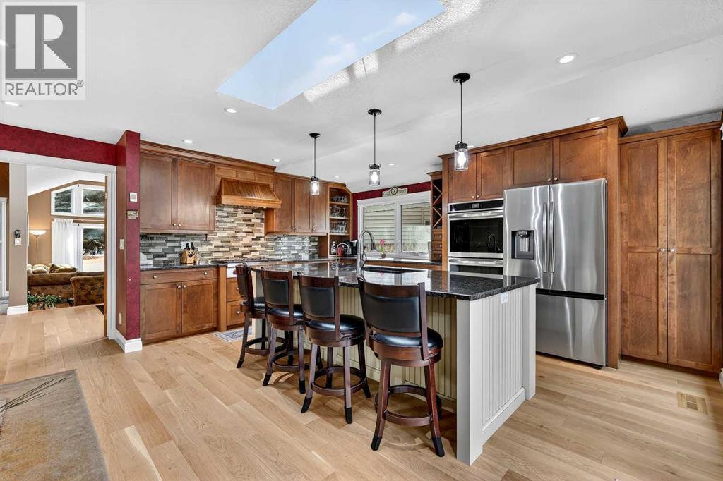 80 Oakmount Way Sw, Calgary, Alberta  T2V 4Y1 - Photo 13 - A2284151