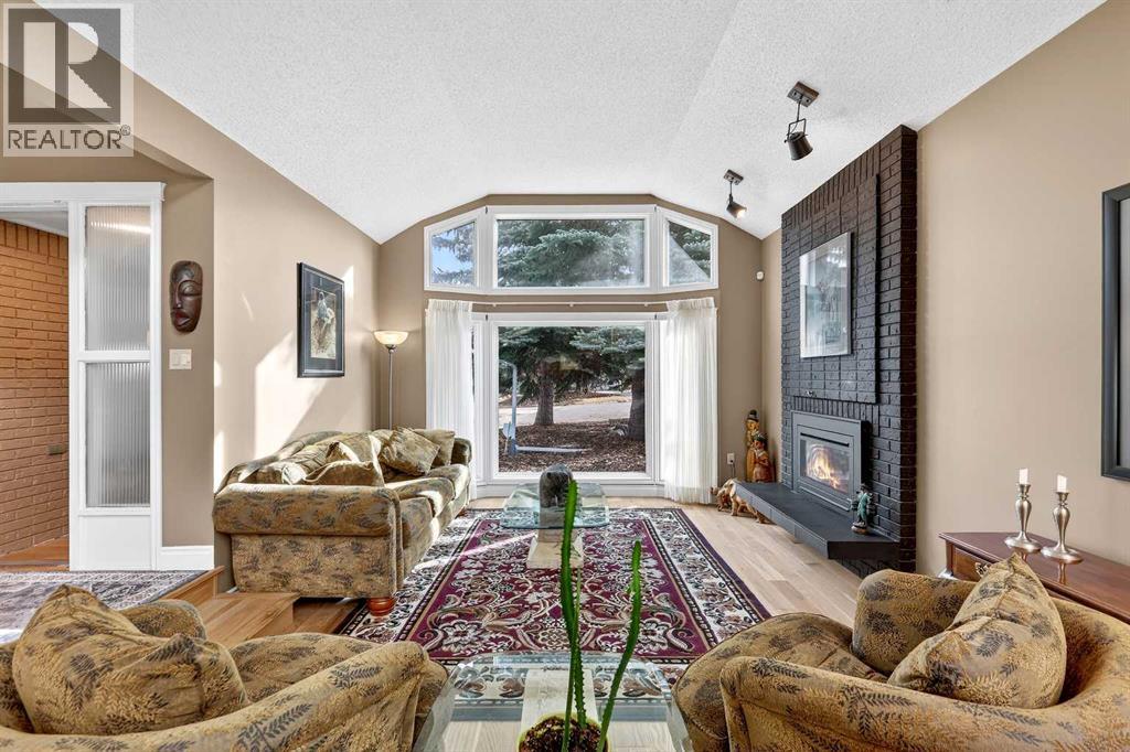 80 Oakmount Way Sw, Calgary, Alberta  T2V 4Y1 - Photo 5 - A2284151