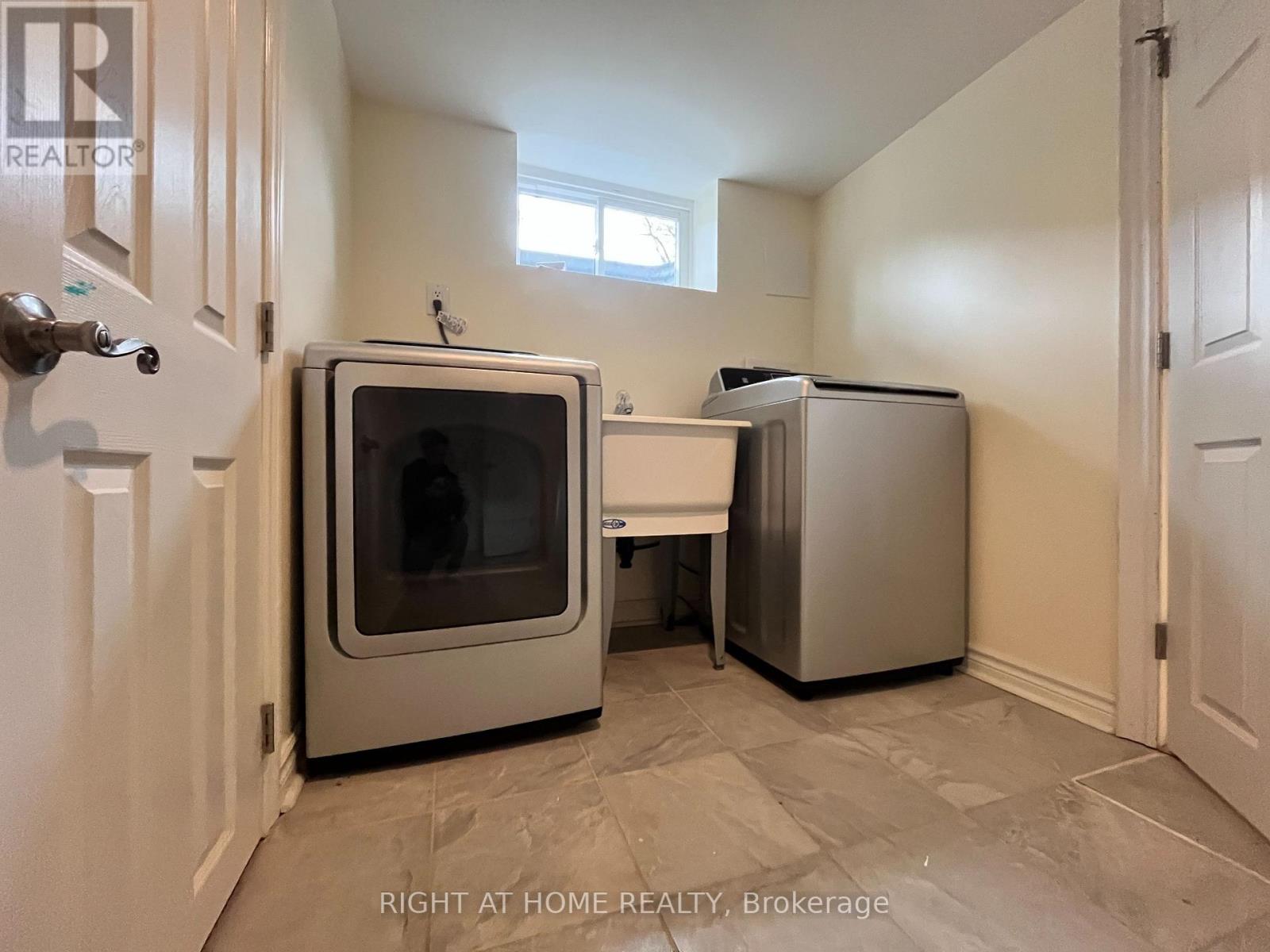 Lower - 195 Taylor Mills Drive N, Richmond Hill, Ontario  L4C 2T5 - Photo 8 - N12905798