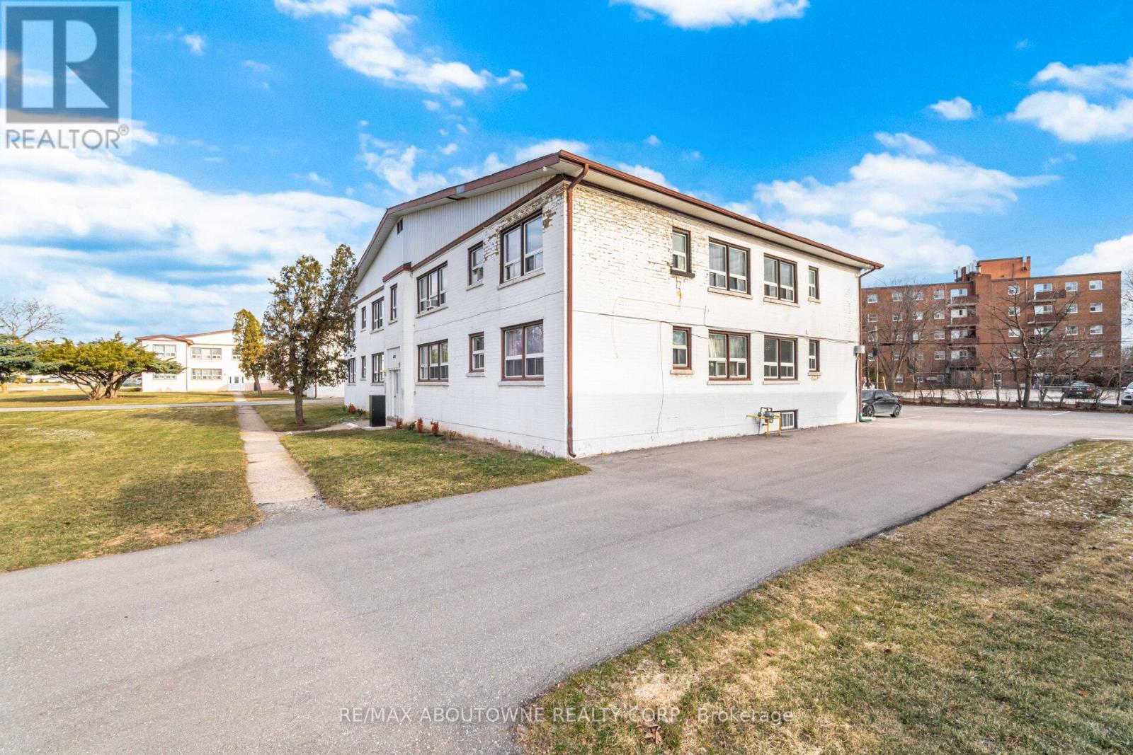 4 - 1031 CHURCHILL AVENUE E, Oakville, Ontario