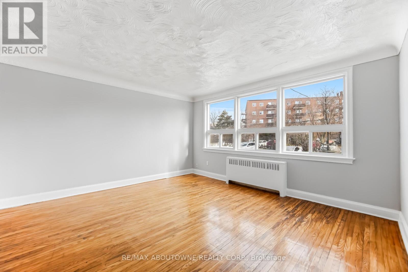 4 - 1031 Churchill Avenue E, Oakville, Ontario  L6H 1A3 - Photo 10 - W12905806