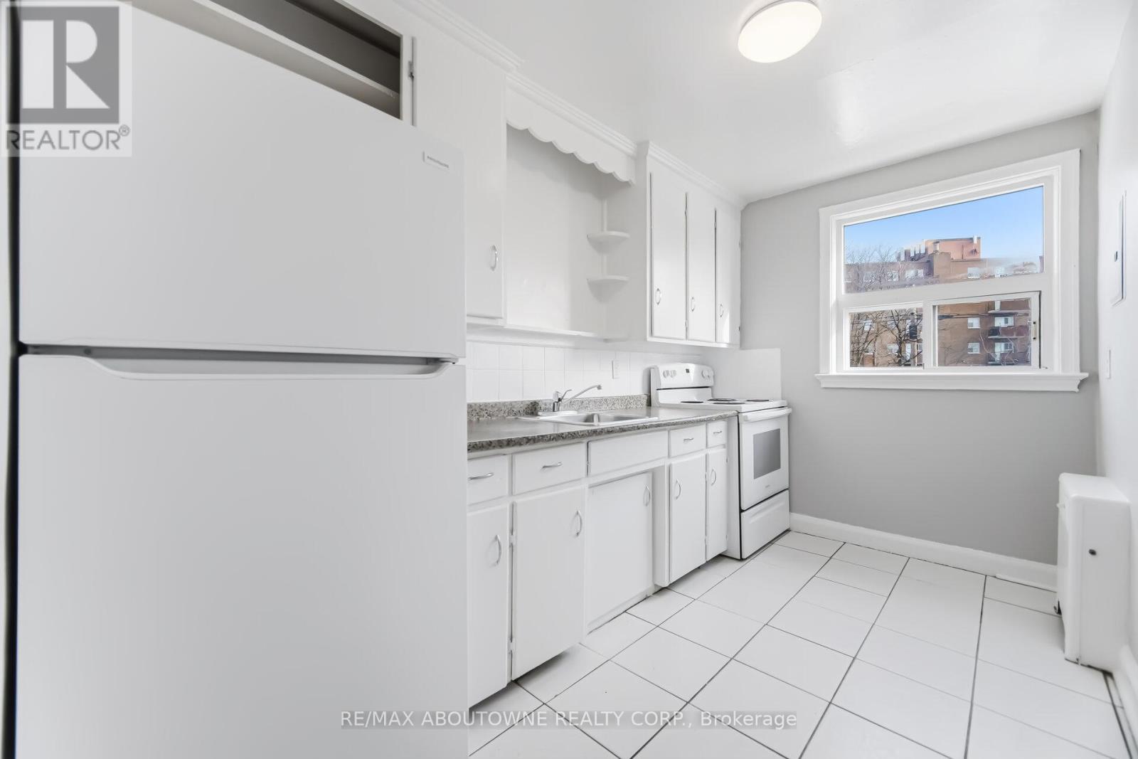 4 - 1031 Churchill Avenue E, Oakville, Ontario  L6H 1A3 - Photo 14 - W12905806