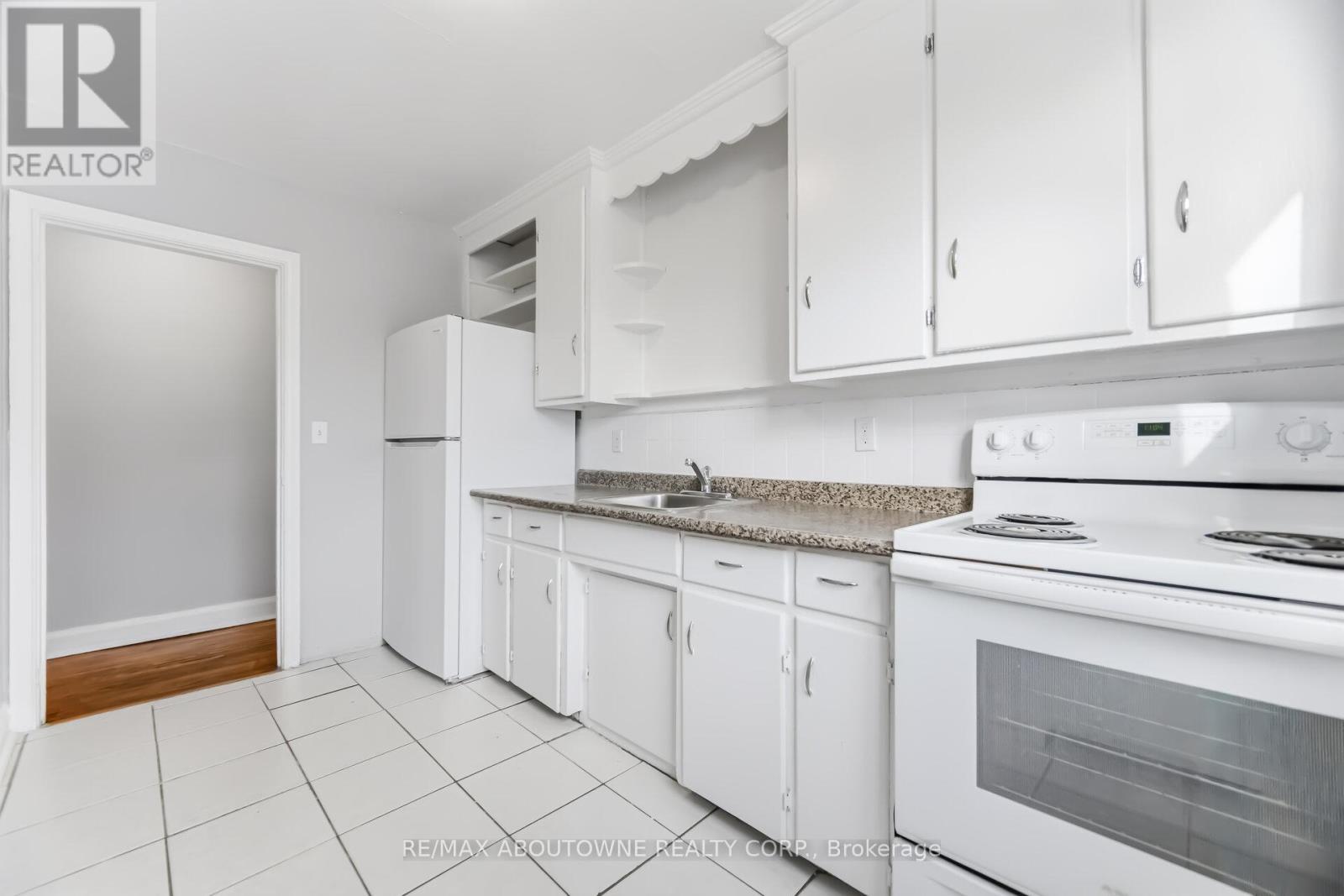 4 - 1031 Churchill Avenue E, Oakville, Ontario  L6H 1A3 - Photo 17 - W12905806