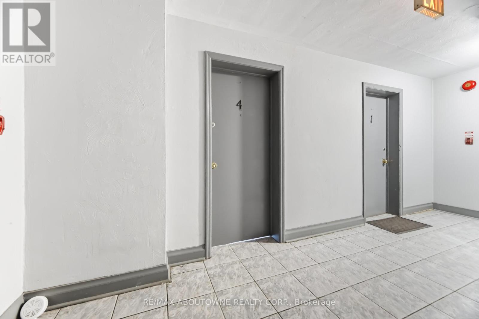 4 - 1031 Churchill Avenue E, Oakville, Ontario  L6H 1A3 - Photo 2 - W12905806