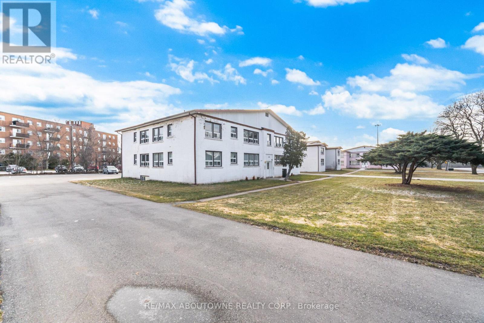 4 - 1031 Churchill Avenue E, Oakville, Ontario  L6H 1A3 - Photo 27 - W12905806