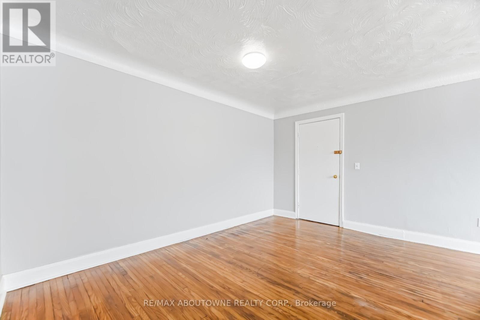 4 - 1031 Churchill Avenue E, Oakville, Ontario  L6H 1A3 - Photo 5 - W12905806