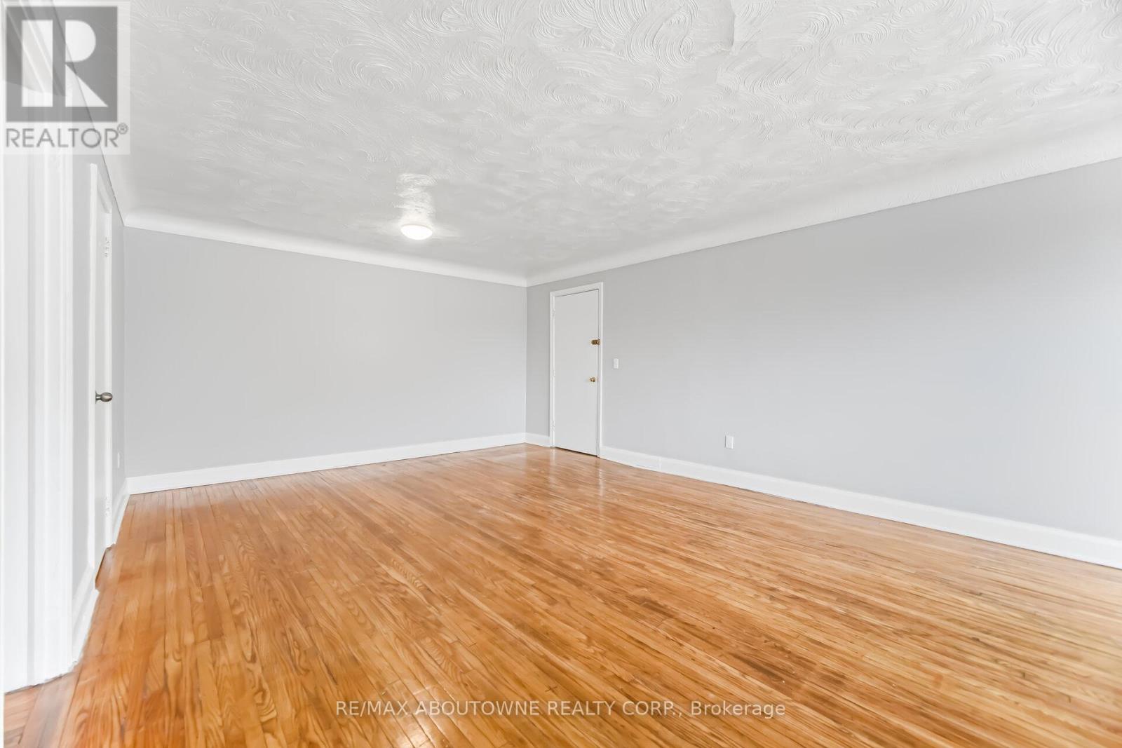 4 - 1031 Churchill Avenue E, Oakville, Ontario  L6H 1A3 - Photo 6 - W12905806