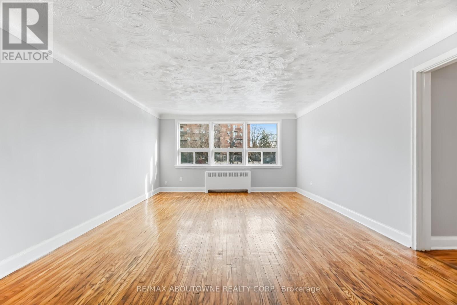 4 - 1031 Churchill Avenue E, Oakville, Ontario  L6H 1A3 - Photo 8 - W12905806