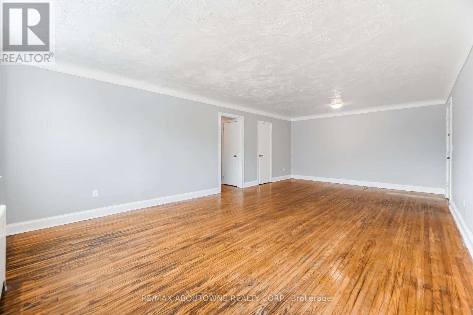 4 - 1031 Churchill Avenue E, Oakville, Ontario  L6H 1A3 - Photo 9 - W12905806