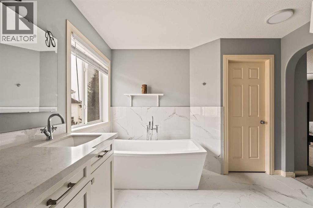 1560 Strathcona Drive SW, Calgary, Alberta  T3H 4R8 - Photo 33 - A2290403