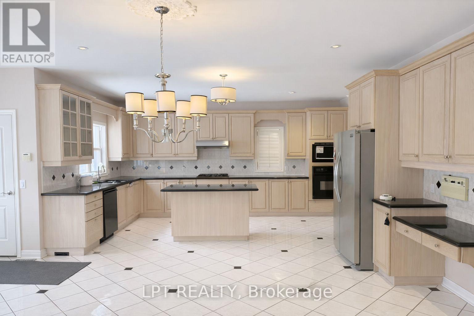 58 Angus Glen Boulevard, Markham, Ontario  L6C 1Z3 - Photo 7 - N12905830