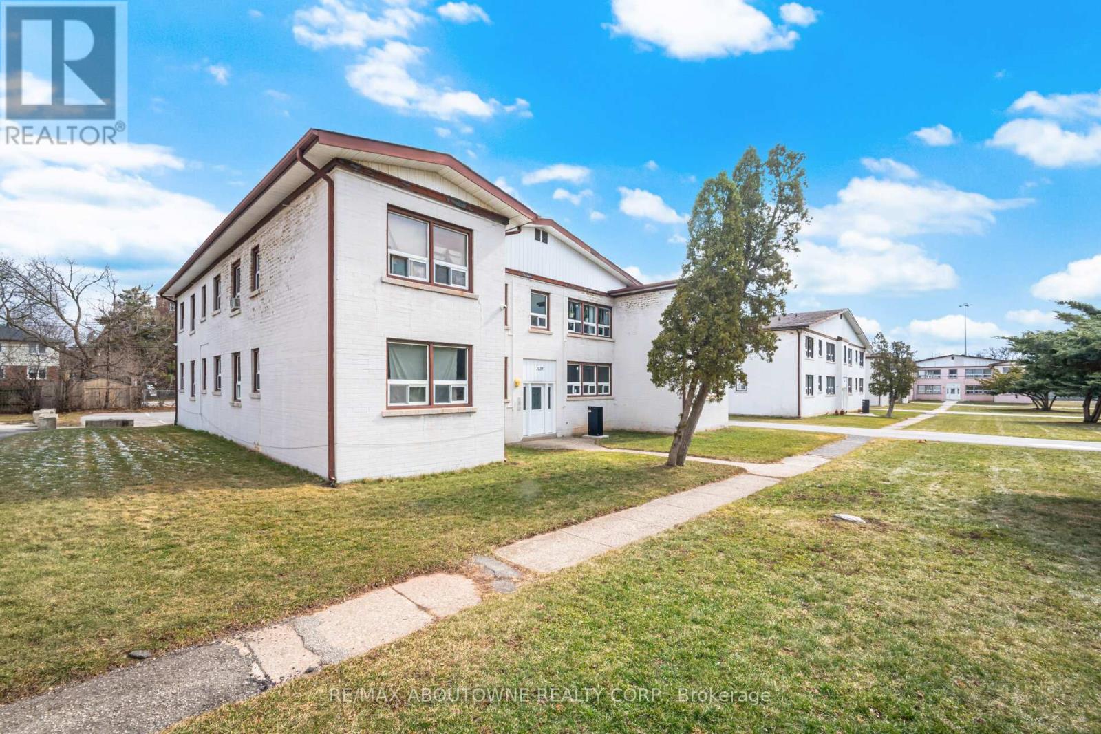 7 - 1037 CHURCHILL AVENUE E, Oakville, Ontario