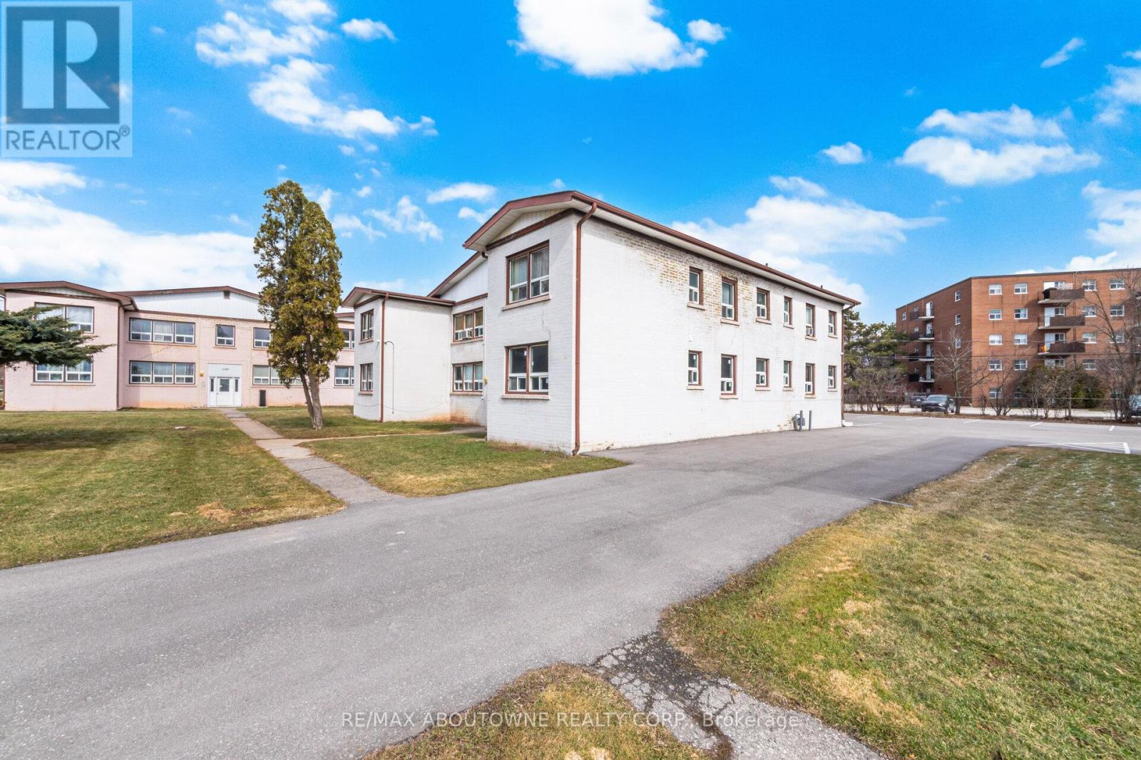 7 - 1037 Churchill Avenue E, Oakville, Ontario  L6H 1A3 - Photo 2 - W12905852