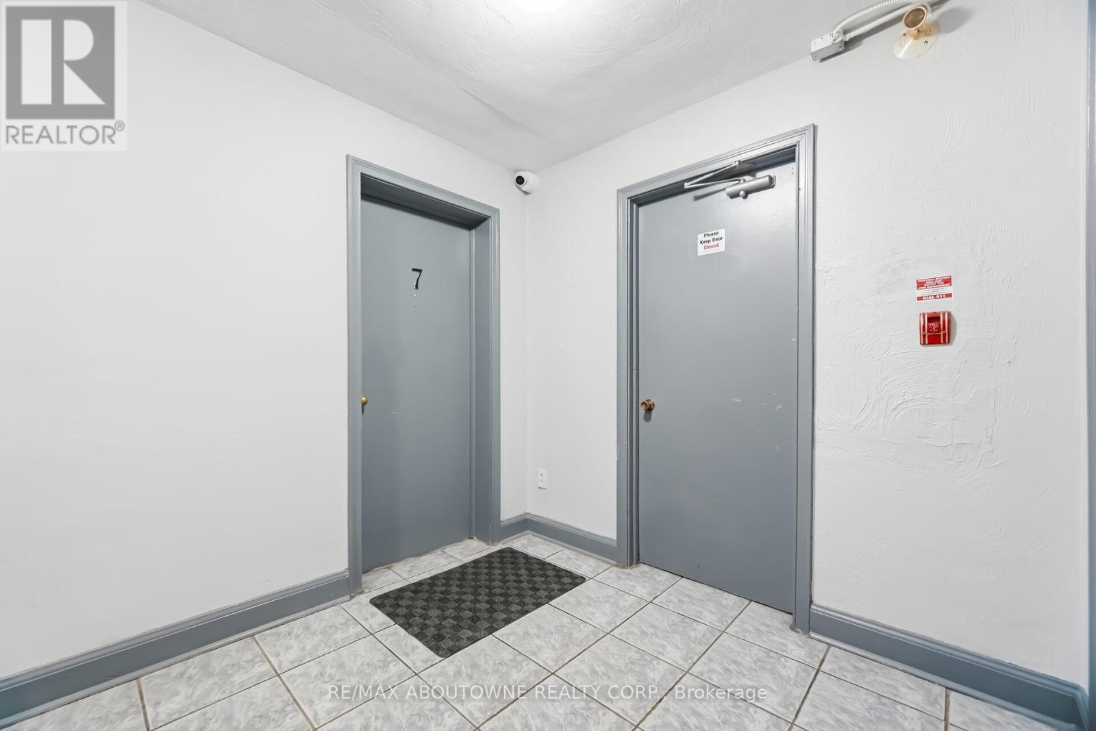 7 - 1037 Churchill Avenue E, Oakville, Ontario  L6H 1A3 - Photo 3 - W12905852