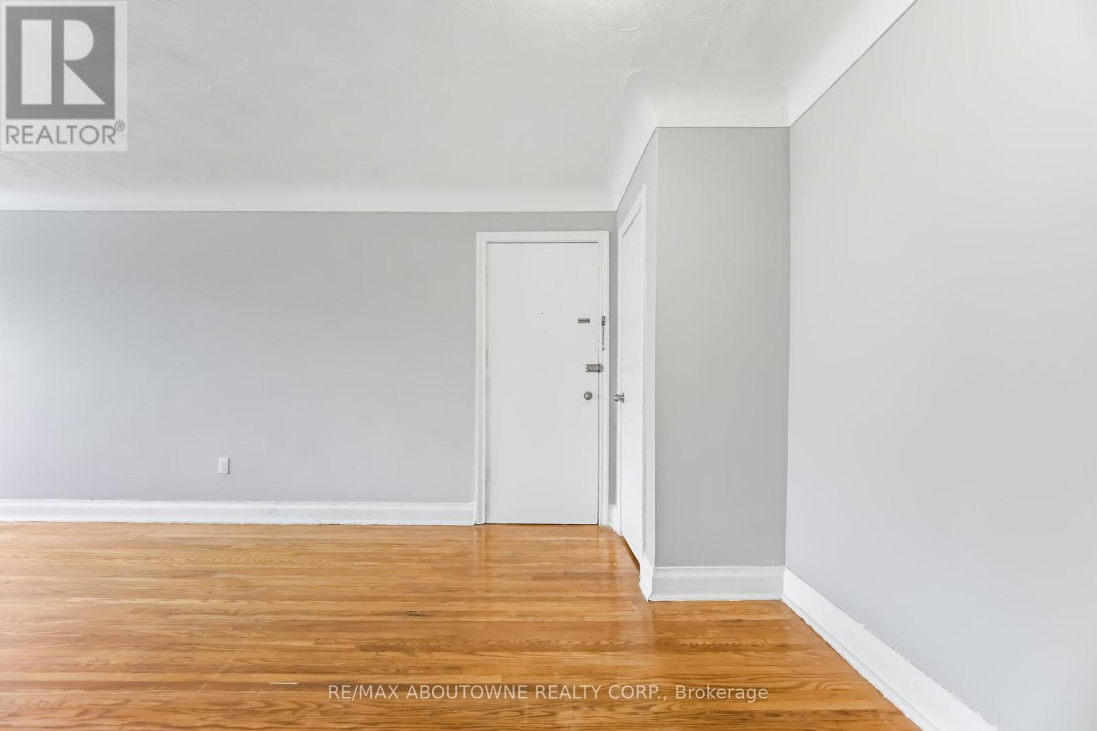 7 - 1037 Churchill Avenue E, Oakville, Ontario  L6H 1A3 - Photo 4 - W12905852