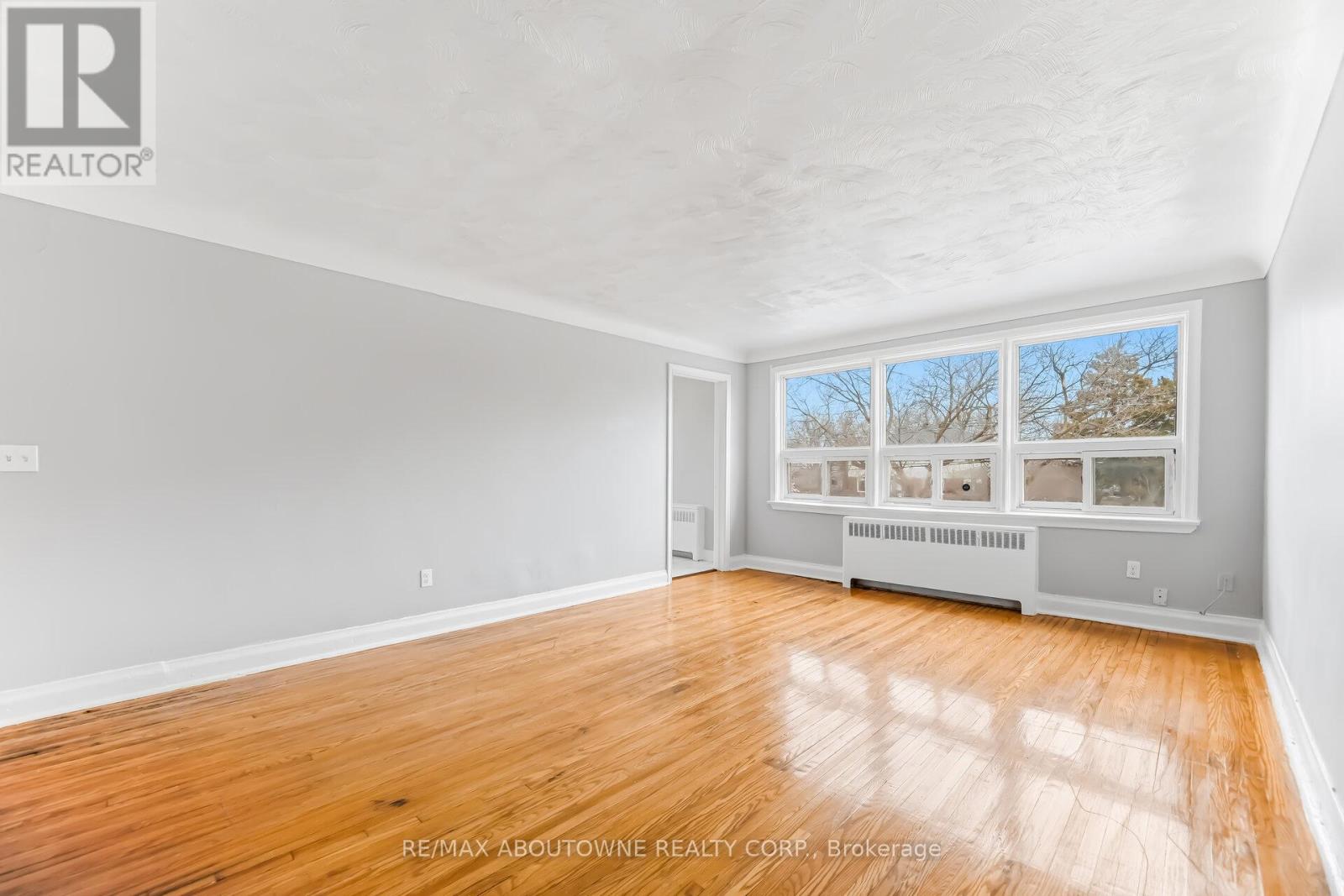 7 - 1037 Churchill Avenue E, Oakville, Ontario  L6H 1A3 - Photo 7 - W12905852