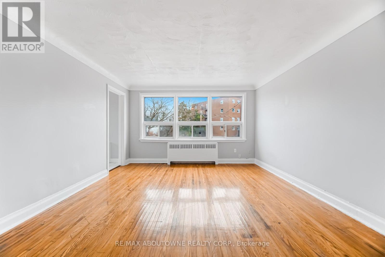 7 - 1037 Churchill Avenue E, Oakville, Ontario  L6H 1A3 - Photo 8 - W12905852