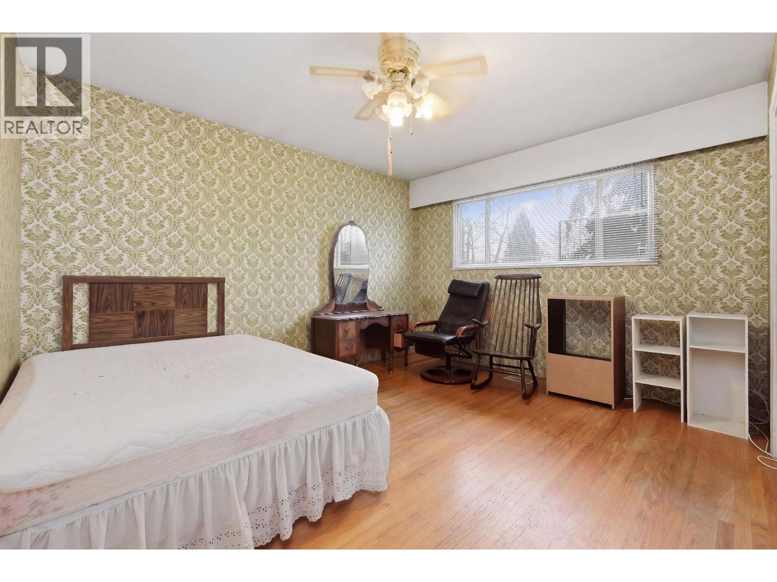 4745 Gilpin Court, Burnaby, British Columbia  V5G 3A1 - Photo 8 - R3102109