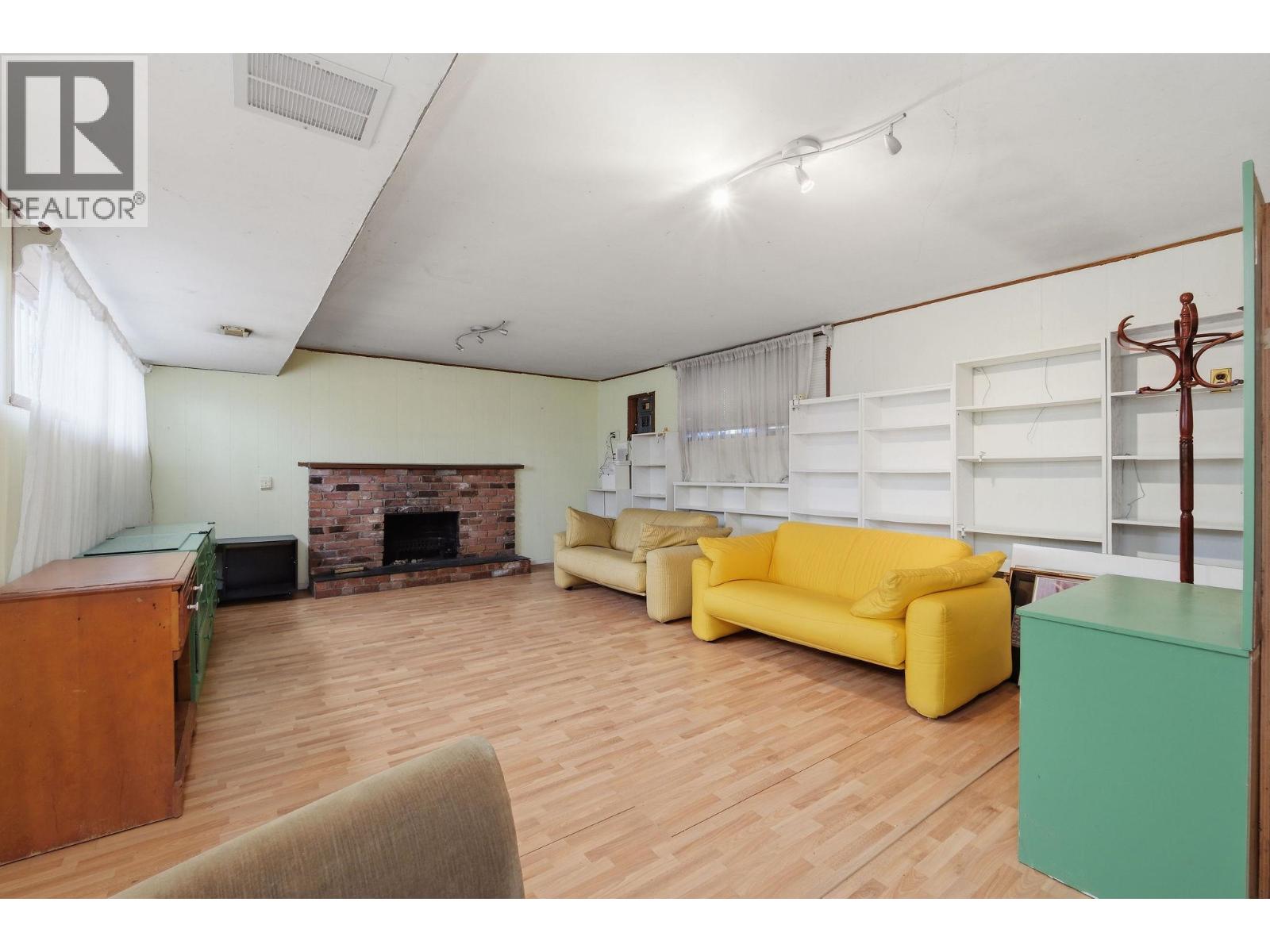 4745 Gilpin Court, Burnaby, British Columbia  V5G 3A1 - Photo 14 - R3102109