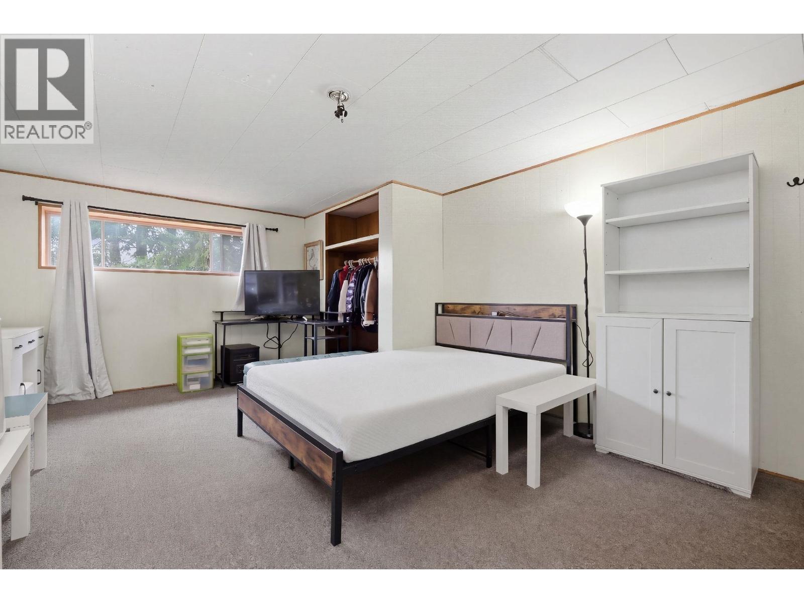 4745 Gilpin Court, Burnaby, British Columbia  V5G 3A1 - Photo 16 - R3102109