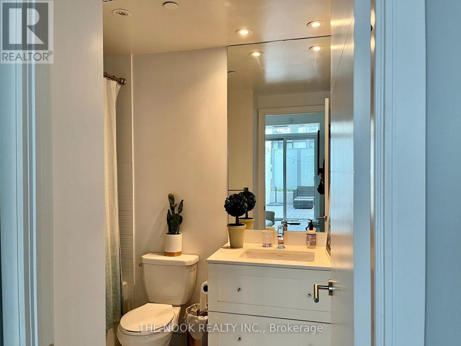 1835 - 525 Adelaide Street W, Toronto, Ontario  M5V 0N7 - Photo 12 - C12905864