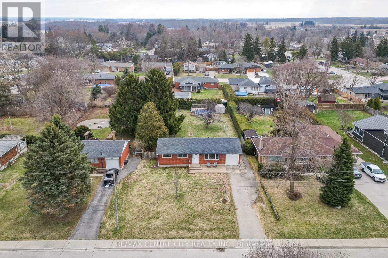 68 Bailey Avenue, Central Elgin, Ontario  N5R 5A1 - Photo 3 - X12905862