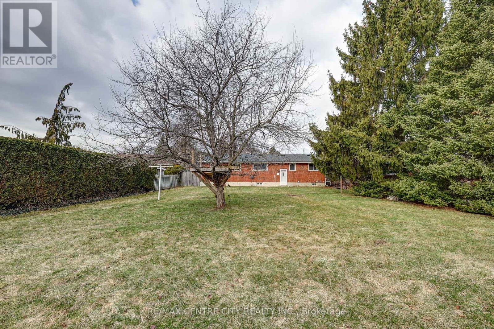 68 Bailey Avenue, Central Elgin, Ontario  N5R 5A1 - Photo 7 - X12905862